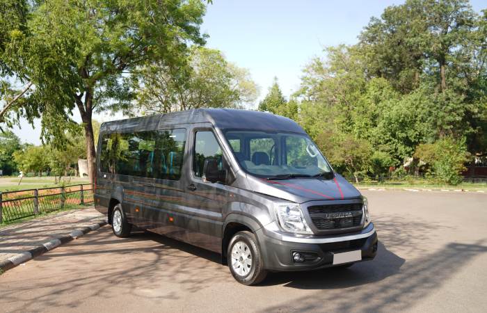 Urbania Traveller 17 Seater